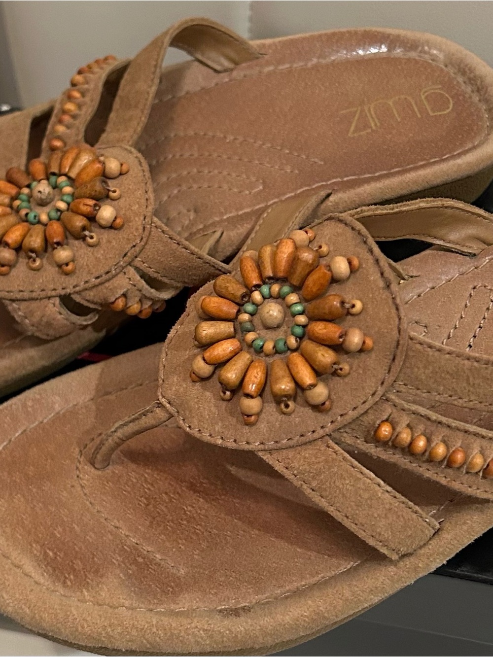 Women’s Wooden Beaded Suede Thong Sandals - Tan